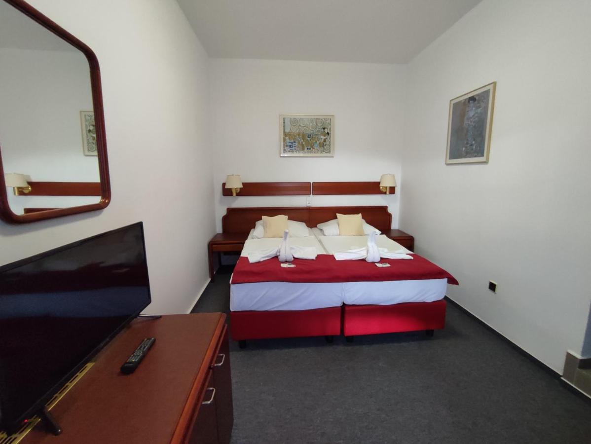 Hotel Bohemia Excellent Klášterec nad Ohří Kültér fotó
