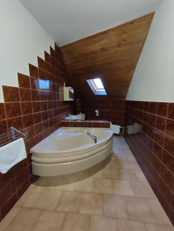 Hotel Bohemia Excellent Klášterec nad Ohří Kültér fotó