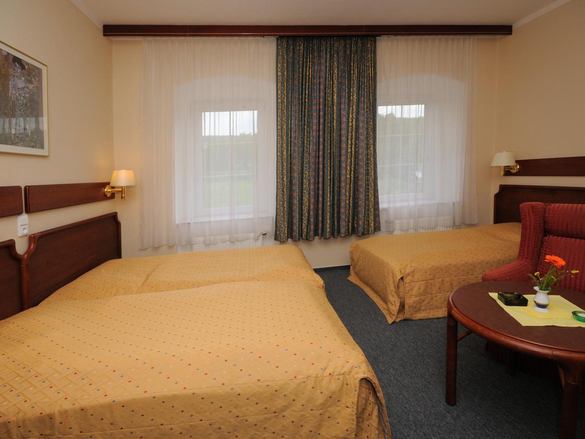 Hotel Bohemia Excellent Klášterec nad Ohří Kültér fotó