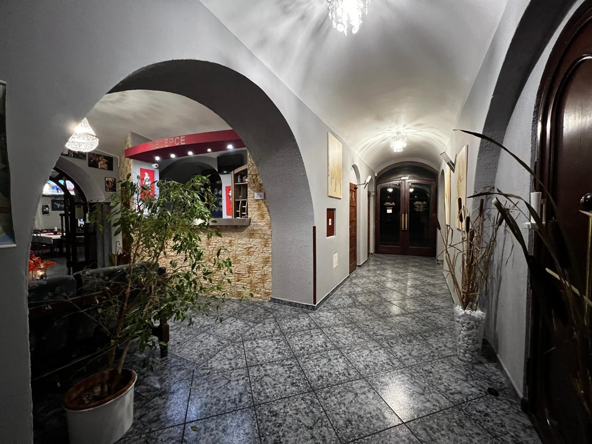 Hotel Bohemia Excellent Klášterec nad Ohří Kültér fotó